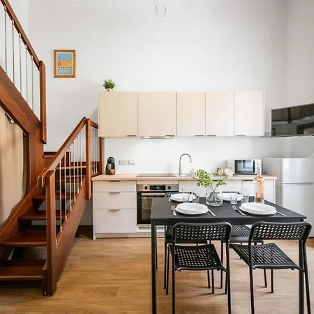 Апартаменты La Marne, Charming Duplex In The Heart Of Downtown *